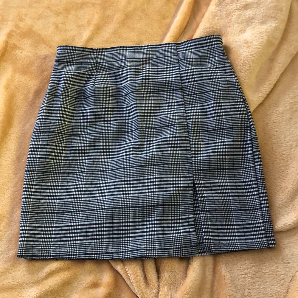 Checkered skirt. Size Small. Windsor.